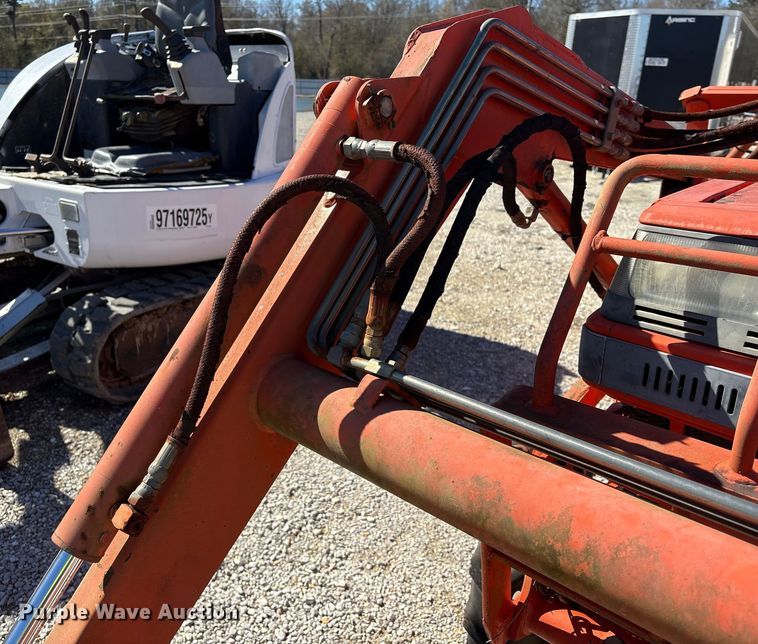 image for item YA1972 Kubota L2350 MFWD tractor