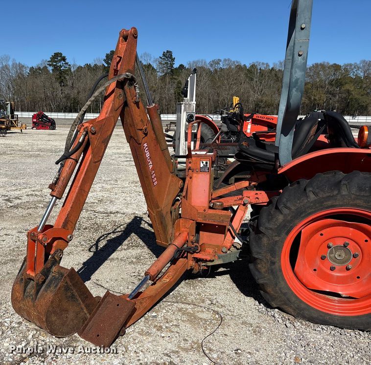 image for item YA1972 Kubota L2350 MFWD tractor
