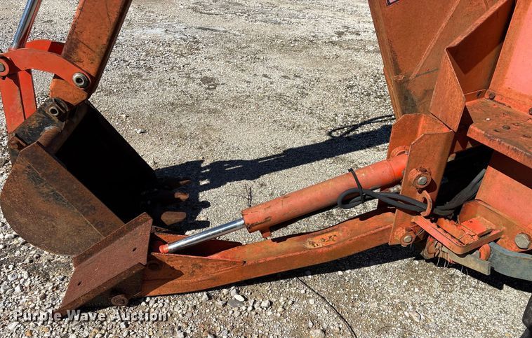 image for item YA1972 Kubota L2350 MFWD tractor