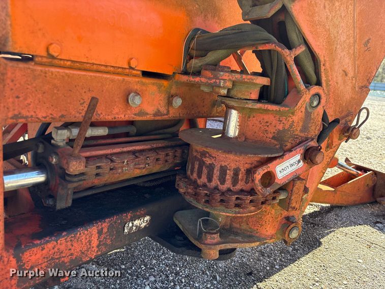 image for item YA1972 Kubota L2350 MFWD tractor