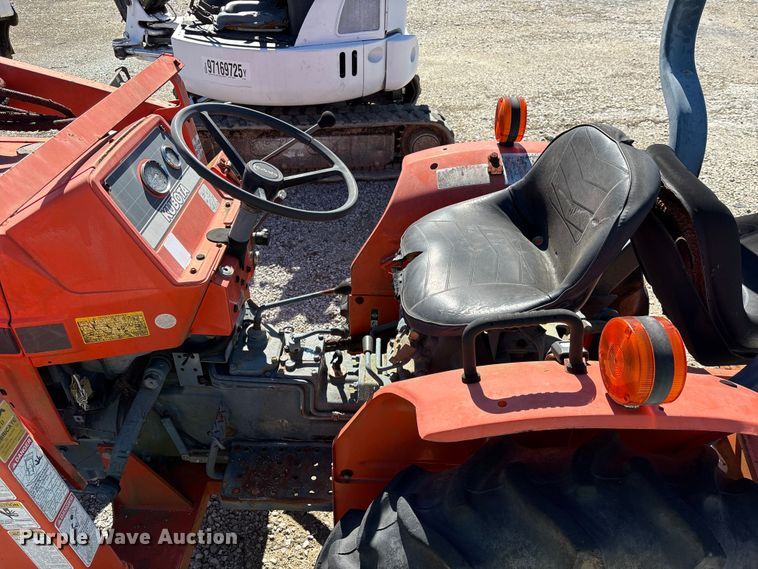 image for item YA1972 Kubota L2350 MFWD tractor