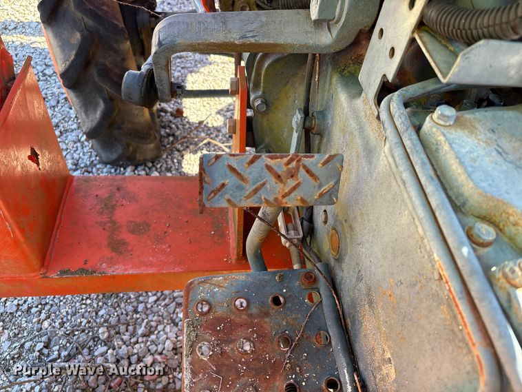 image for item YA1972 Kubota L2350 MFWD tractor