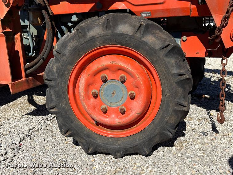 image for item YA1972 Kubota L2350 MFWD tractor