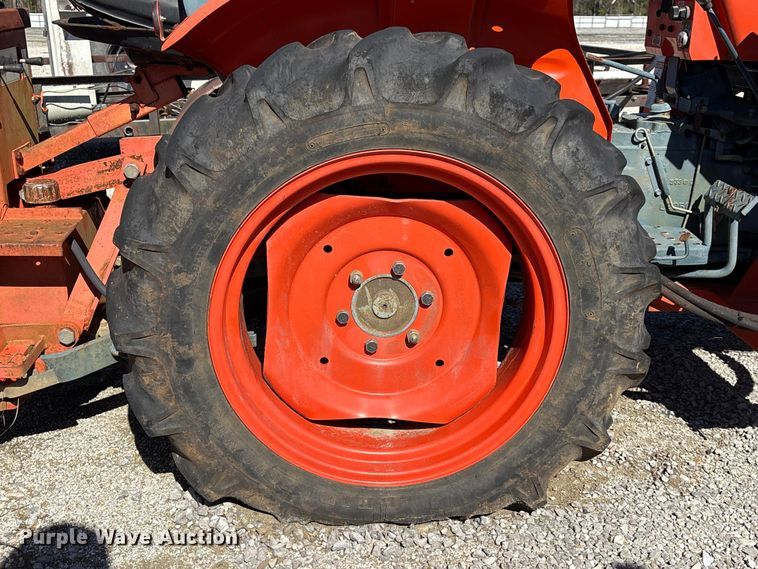 image for item YA1972 Kubota L2350 MFWD tractor
