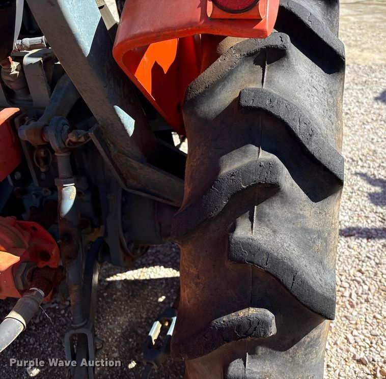 image for item YA1972 Kubota L2350 MFWD tractor