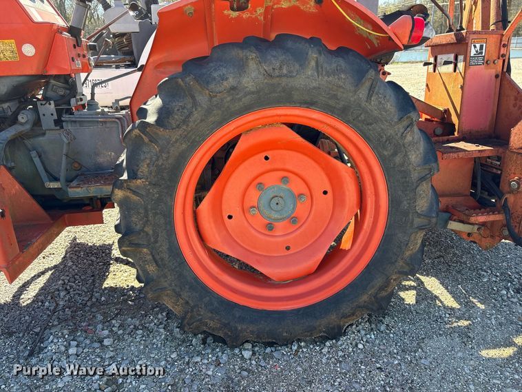 image for item YA1972 Kubota L2350 MFWD tractor