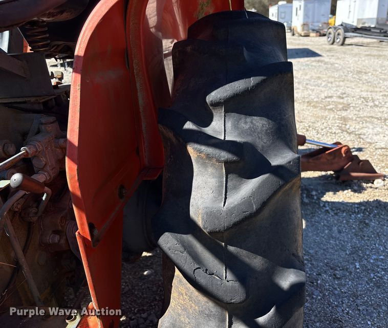 image for item YA1972 Kubota L2350 MFWD tractor