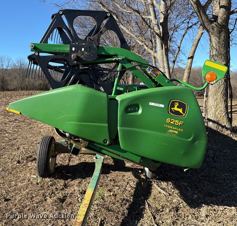 image for item YA1980 2003 John Deere 625F flex draper head