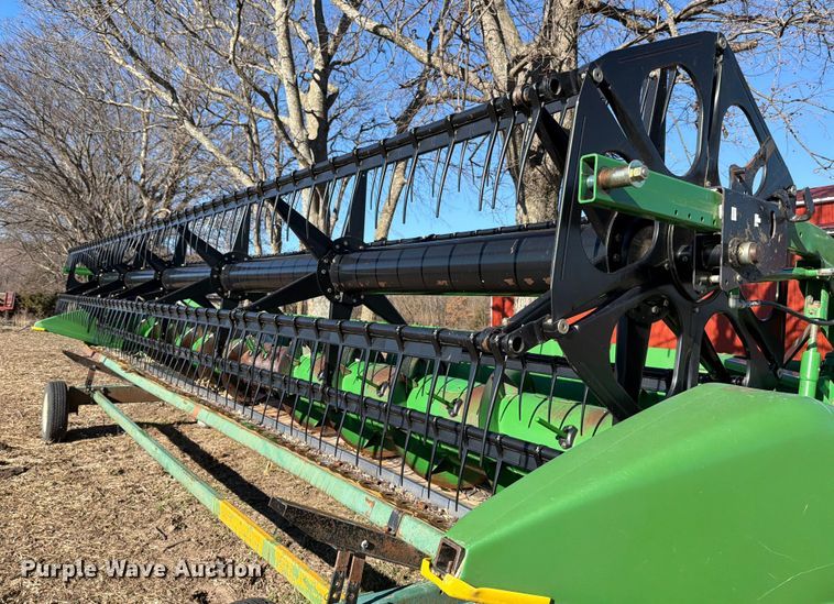 image for item YA1980 2003 John Deere 625F flex draper head