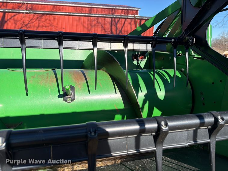 image for item YA1980 2003 John Deere 625F flex draper head