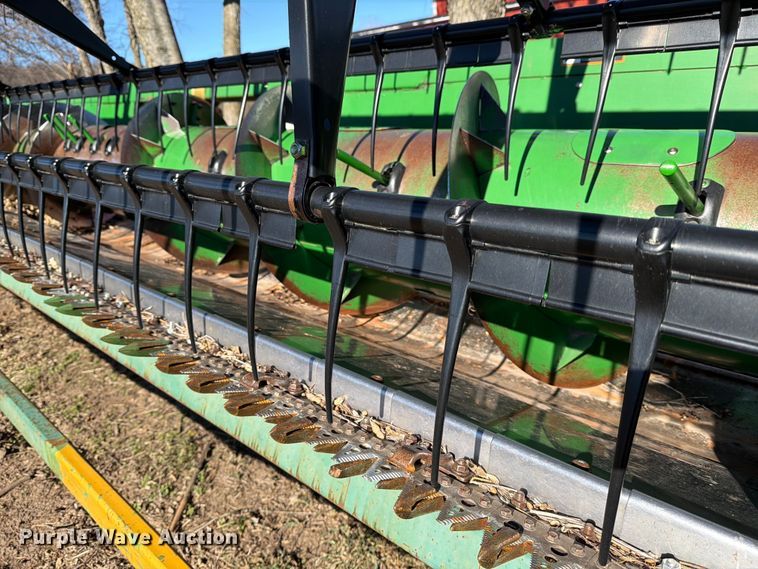 image for item YA1980 2003 John Deere 625F flex draper head