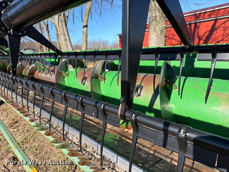 image for item YA1980 2003 John Deere 625F flex draper head