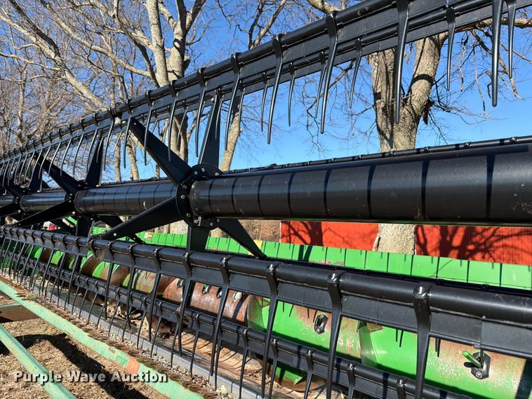 image for item YA1980 2003 John Deere 625F flex draper head