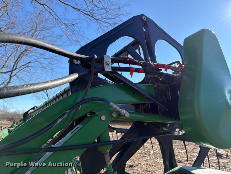 image for item YA1980 2003 John Deere 625F flex draper head