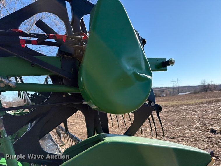 image for item YA1980 2003 John Deere 625F flex draper head