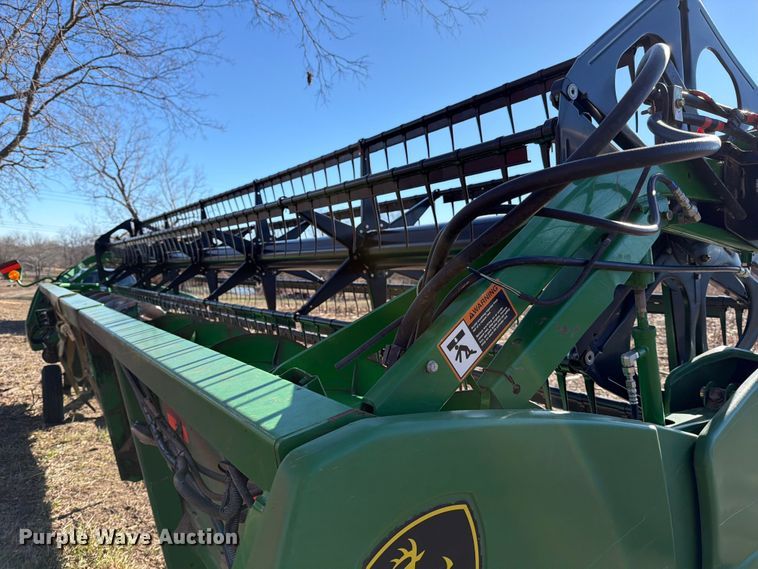 image for item YA1980 2003 John Deere 625F flex draper head