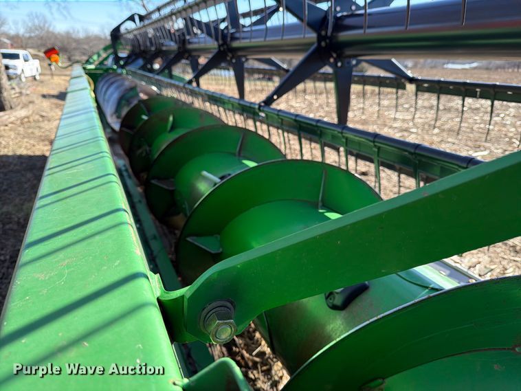 image for item YA1980 2003 John Deere 625F flex draper head