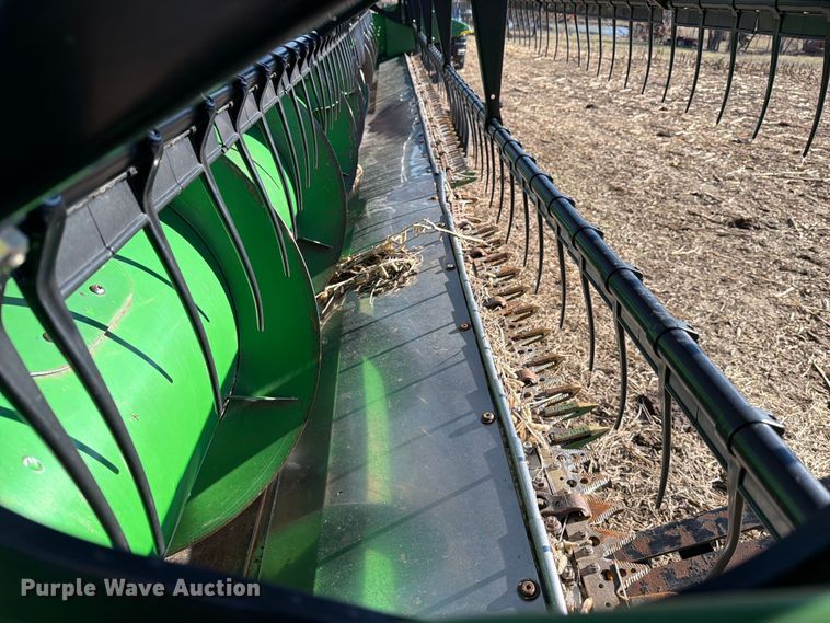 image for item YA1980 2003 John Deere 625F flex draper head