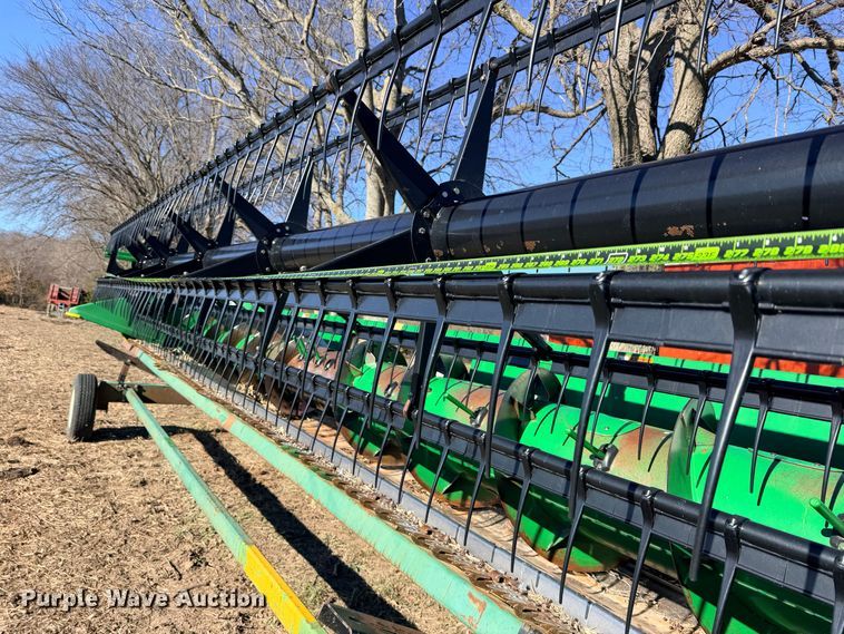 image for item YA1980 2003 John Deere 625F flex draper head