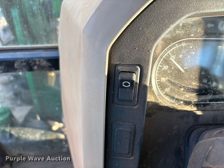 image for item YA1981 2022 John Deere 5100E MFWD tractor