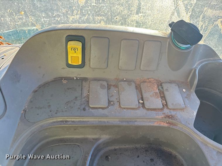 image for item YA1981 2022 John Deere 5100E MFWD tractor