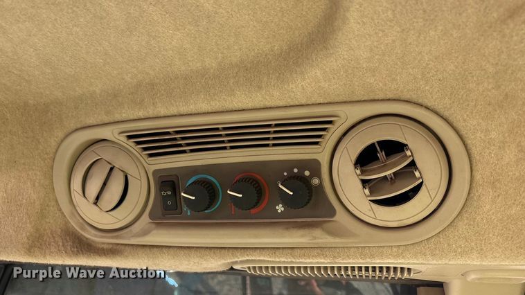 image for item YA1981 2022 John Deere 5100E MFWD tractor