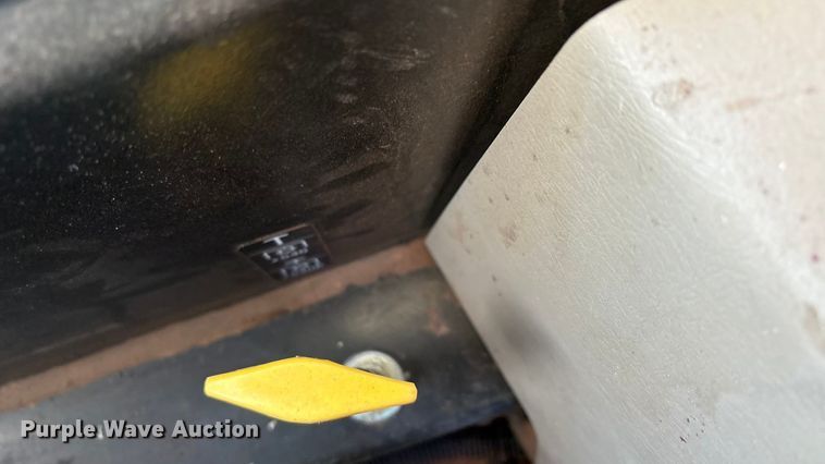 image for item YA1981 2022 John Deere 5100E MFWD tractor