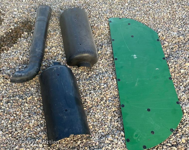 image for item YA1981 2022 John Deere 5100E MFWD tractor