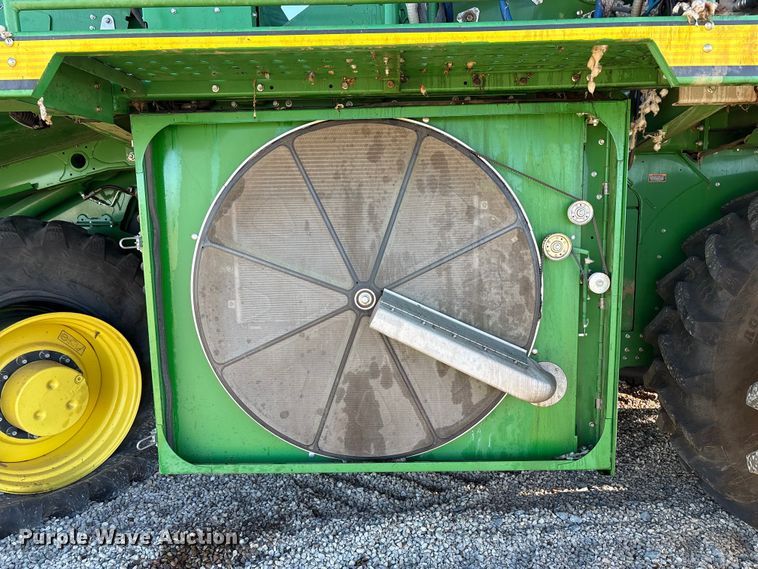 image for item YA1990 2020 John Deere CS690 RWA cotton stripper