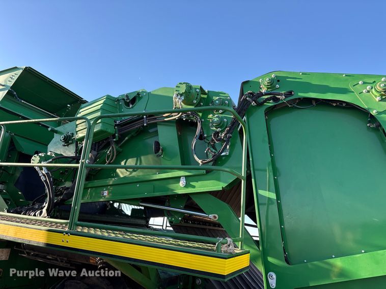 image for item YA1990 2020 John Deere CS690 RWA cotton stripper