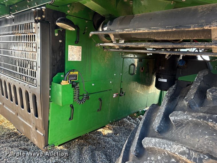 image for item YA1990 2020 John Deere CS690 RWA cotton stripper