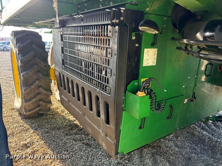 image for item YA1990 2020 John Deere CS690 RWA cotton stripper