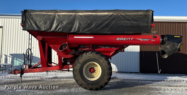 image for item YA2023 Brent 1082 grain cart