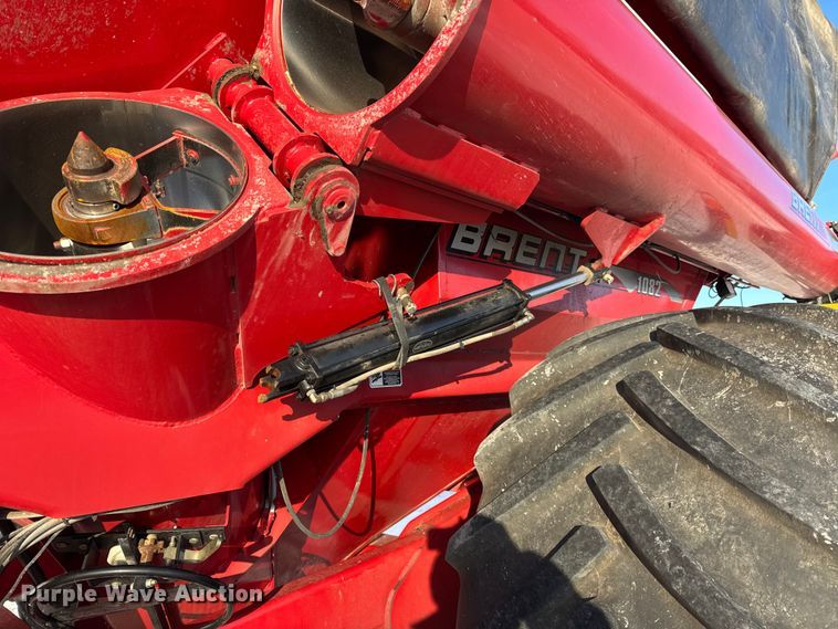 image for item YA2023 Brent 1082 grain cart