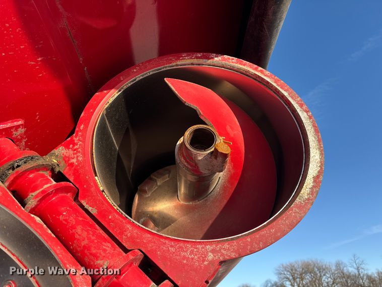 image for item YA2023 Brent 1082 grain cart