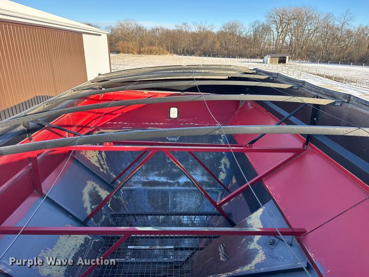 image for item YA2023 Brent 1082 grain cart