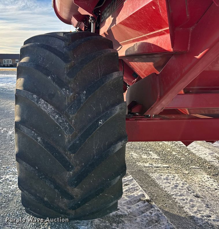 image for item YA2023 Brent 1082 grain cart