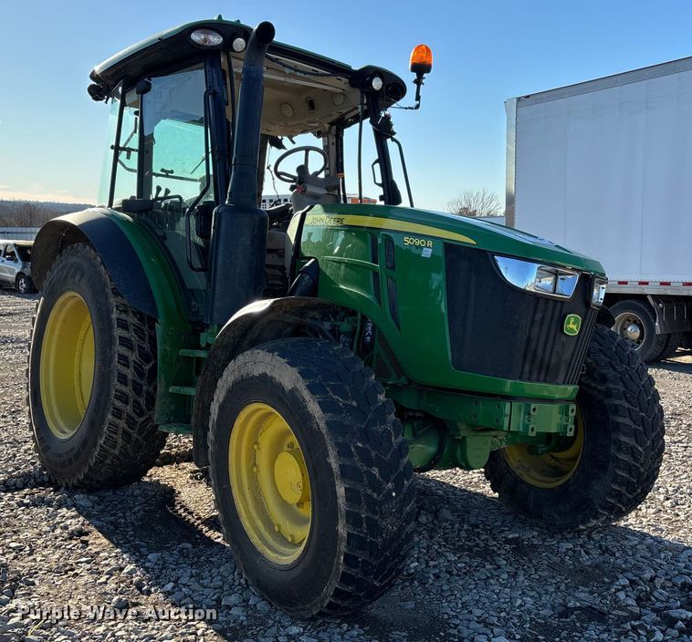 image for item YA2078 2017 John Deere 5090R MFWD tractor
