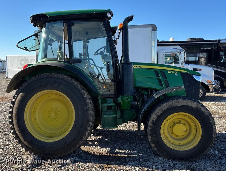 image for item YA2078 2017 John Deere 5090R MFWD tractor