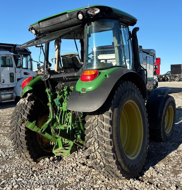 image for item YA2078 2017 John Deere 5090R MFWD tractor