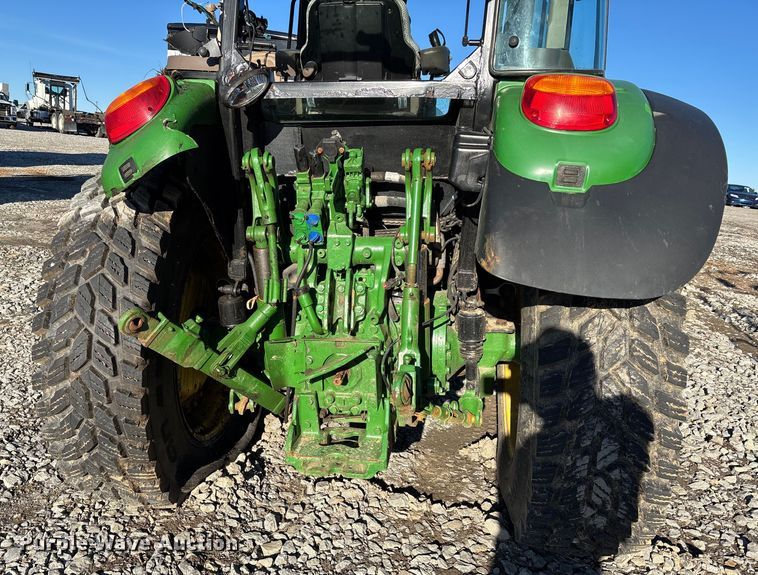 image for item YA2078 2017 John Deere 5090R MFWD tractor