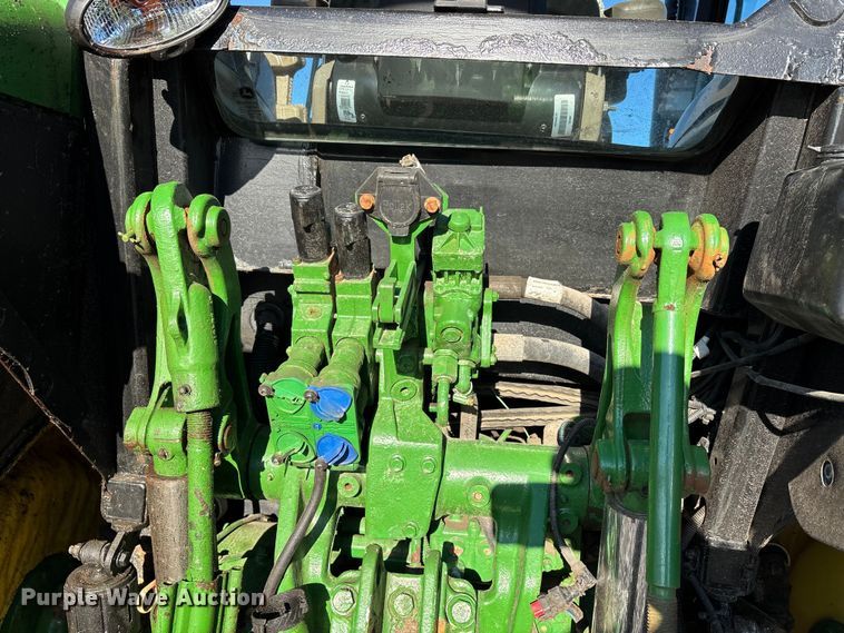 image for item YA2078 2017 John Deere 5090R MFWD tractor