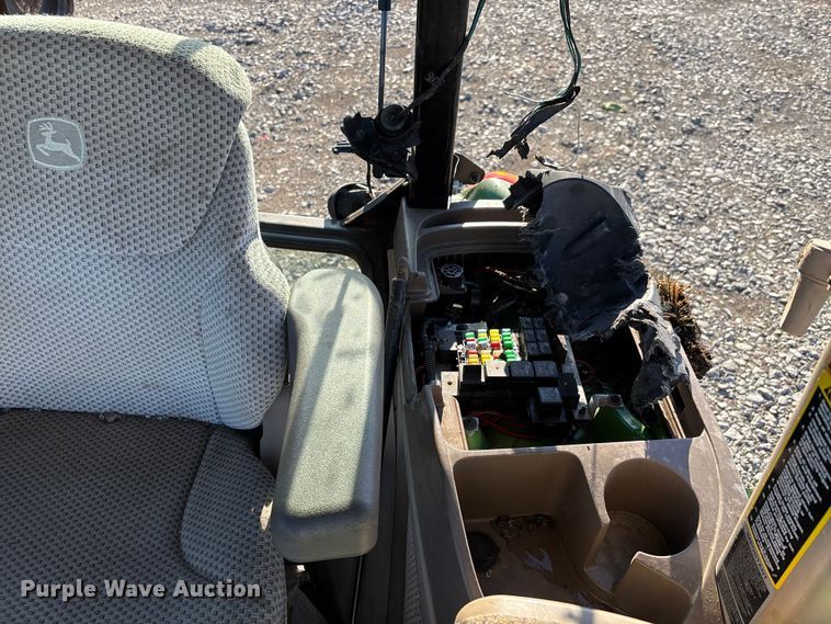 image for item YA2078 2017 John Deere 5090R MFWD tractor