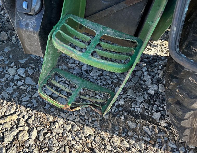 image for item YA2078 2017 John Deere 5090R MFWD tractor