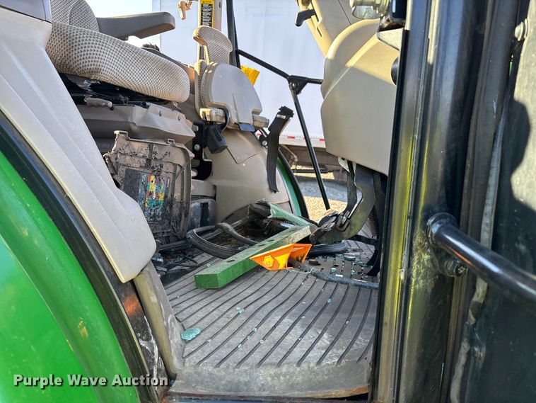 image for item YA2078 2017 John Deere 5090R MFWD tractor