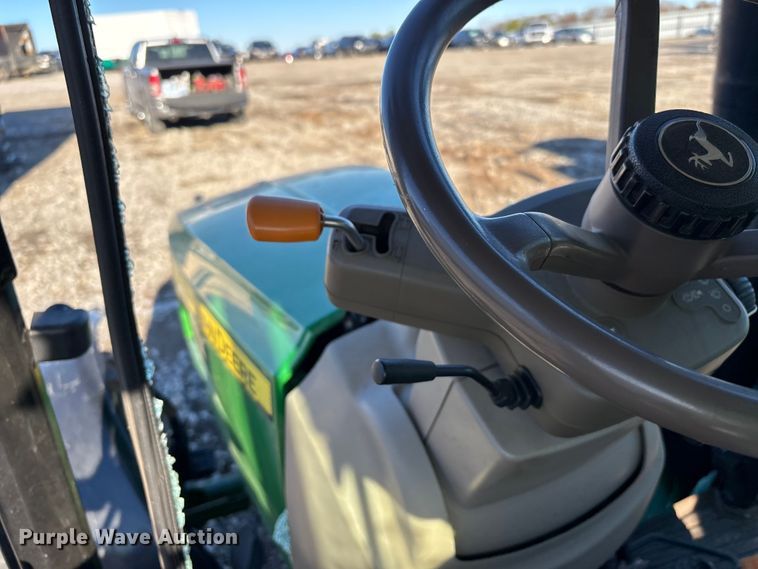 image for item YA2078 2017 John Deere 5090R MFWD tractor