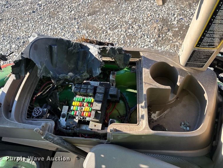 image for item YA2078 2017 John Deere 5090R MFWD tractor