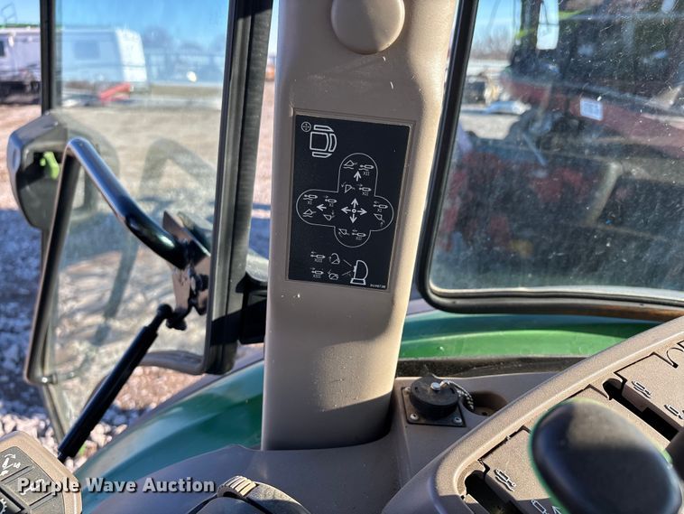 image for item YA2078 2017 John Deere 5090R MFWD tractor