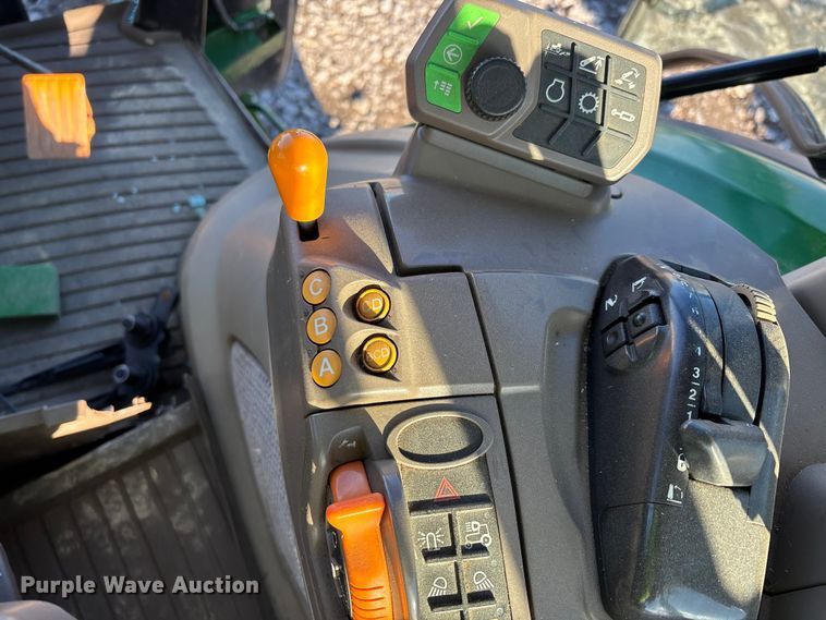 image for item YA2078 2017 John Deere 5090R MFWD tractor