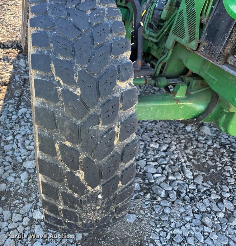 image for item YA2078 2017 John Deere 5090R MFWD tractor